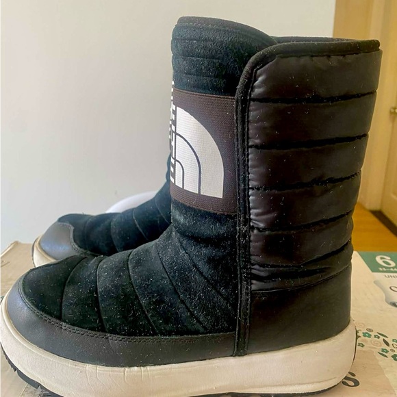 The North Face Black Winter snow boots with White Logo - Picture 3 of 4